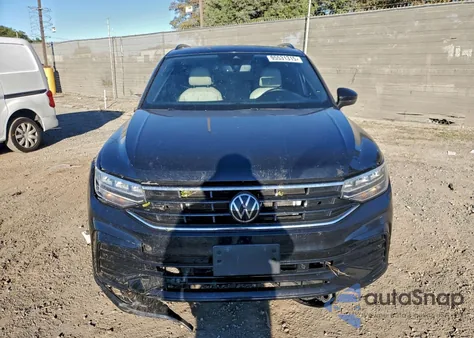 2022 Volkswagen Tiguan Se R-Line Black z USA, uszkodzony, nr VIN 3VVCB7AX4NM099312